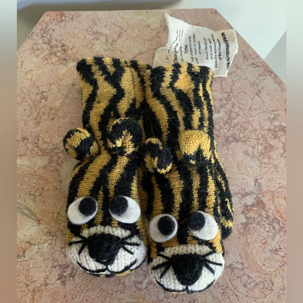 Kids’ Tiger Mittens Made in Nepal
